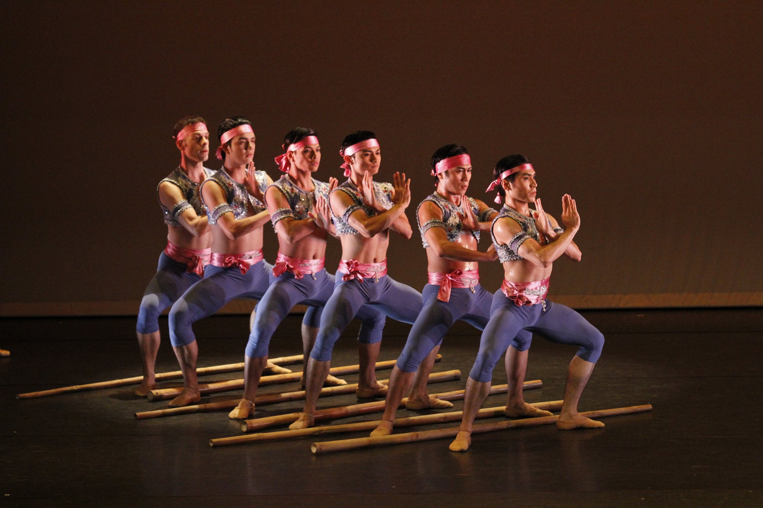    The male dancers in Agnes Locsin’s  Sayaw sa Pamlang  radiate power and strength, wearing blue-gray tights and cropped ethnic vests. The number, which included (from left) Brian Williamson, Arnulfo Andrade, Mark Sumaylo, Robert Peralta, Michael Di