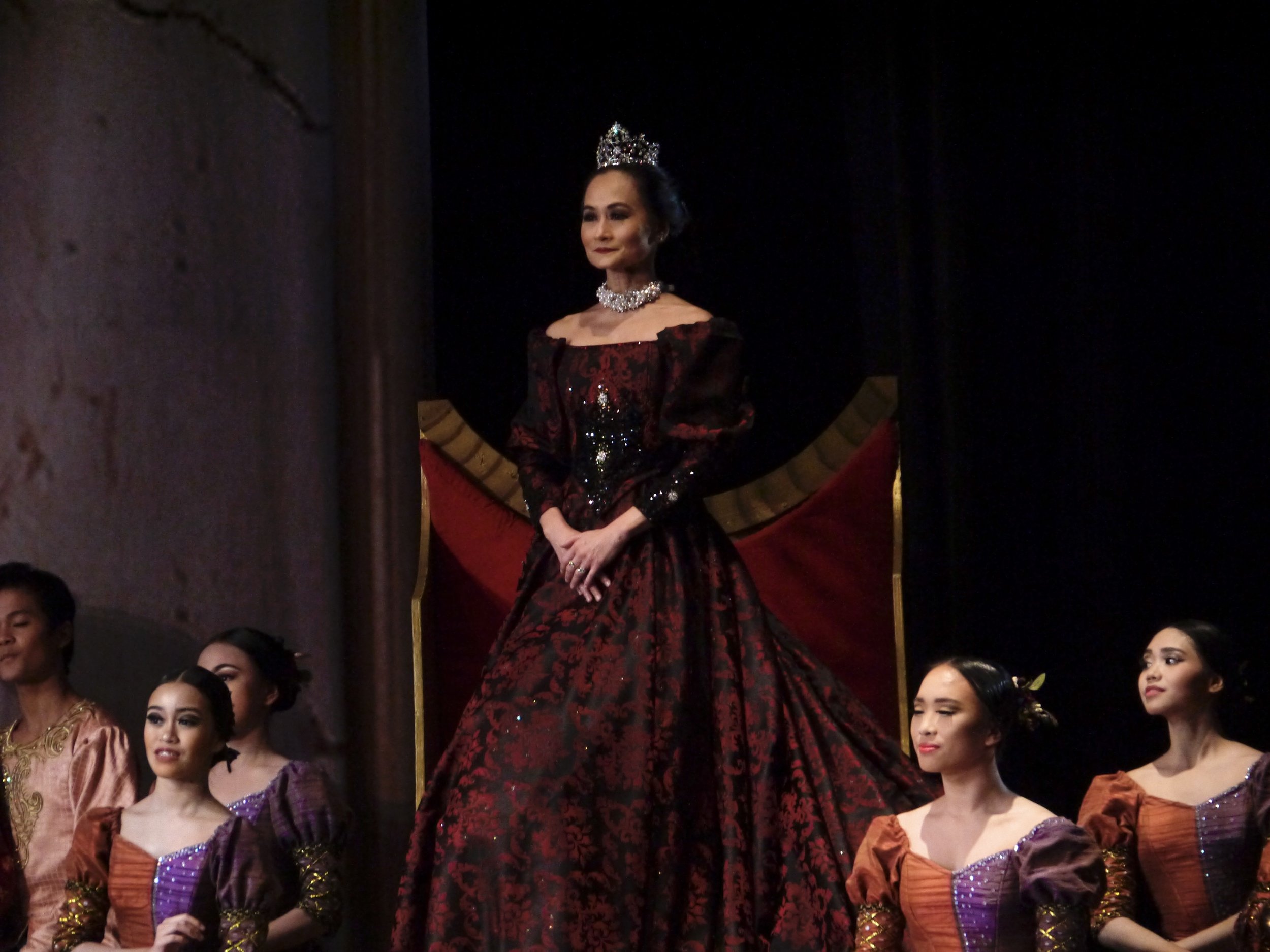   Lisa Macuja-Elizalde looks every inch the queen in  Swan Lake  (2017), what with an elegant frock of maroon and black lush with floral patterns and spiced up by sequins on the full skirt and beadwork on the bodice and sleeves. The sparkle is compl