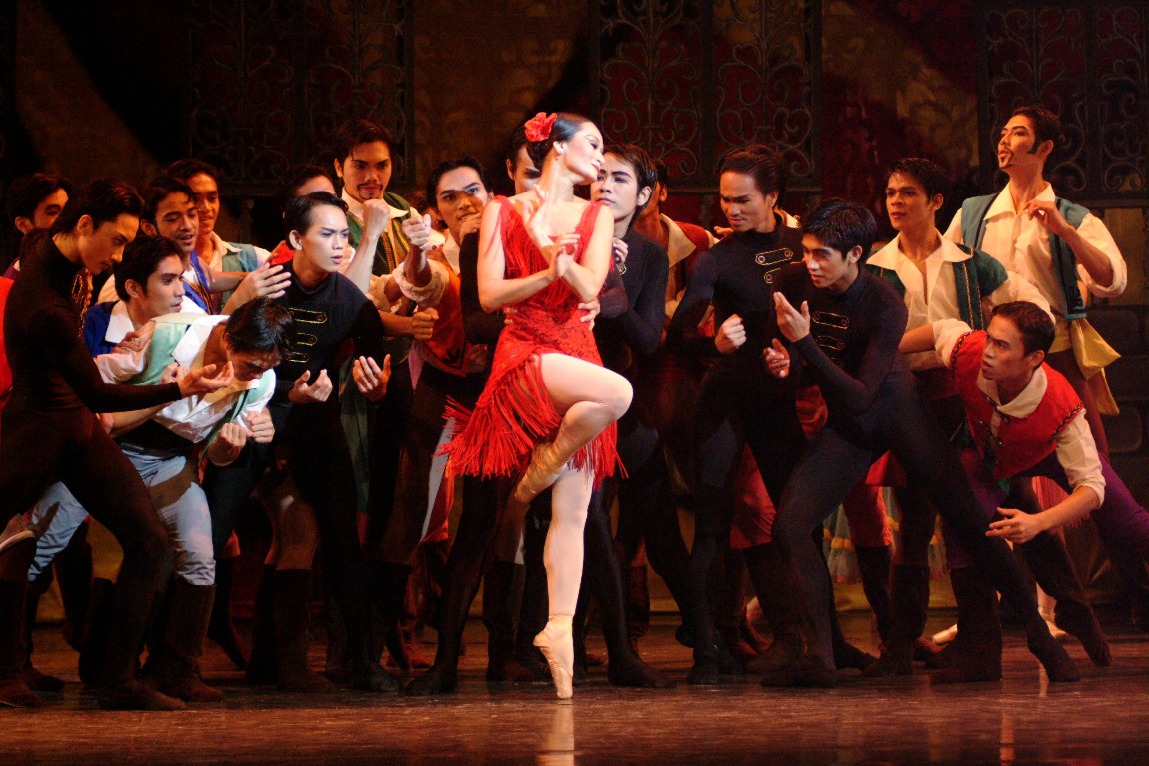    The seductress in her element, 2005. Although there are older versions of  Carmen , the one choreographed by Eric V. Cruz stands out for me primarily because it is passionate and risqué in its staging, and the music from the opera is simply mesmer