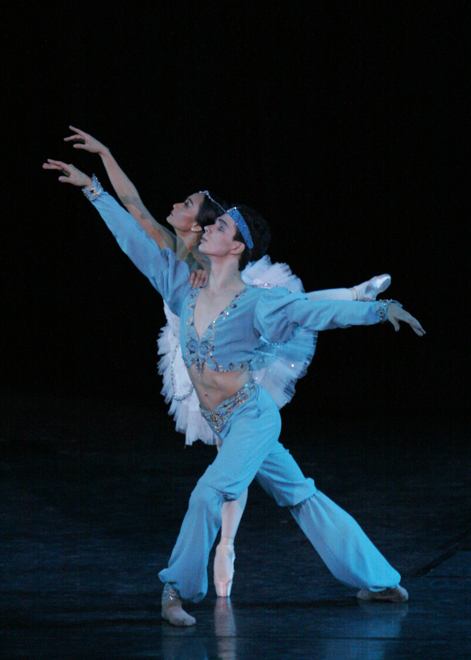    Solor (Maxim Chaschegorov) swears eternal love to temple dancer Nikiya (Lisa Macuja-Elizalde) in  La Bayadere  (2006). But while his vow may be as clear and bright as his aquamarine wear, subsequent events prove otherwise as he is already engaged 