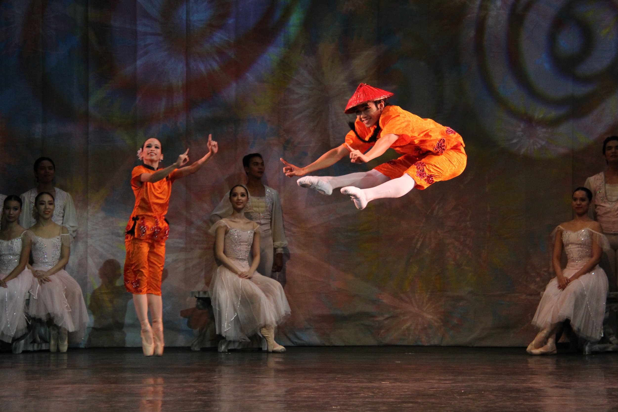    What’s afternoon tea without its signature drink? In Chinese Dance, Naomi Jaena and Ricardo Mallari are as vibrant and as full-flavored as the beverage they embody. Never lacking in energy, they give the routine the exact perk it needs.    