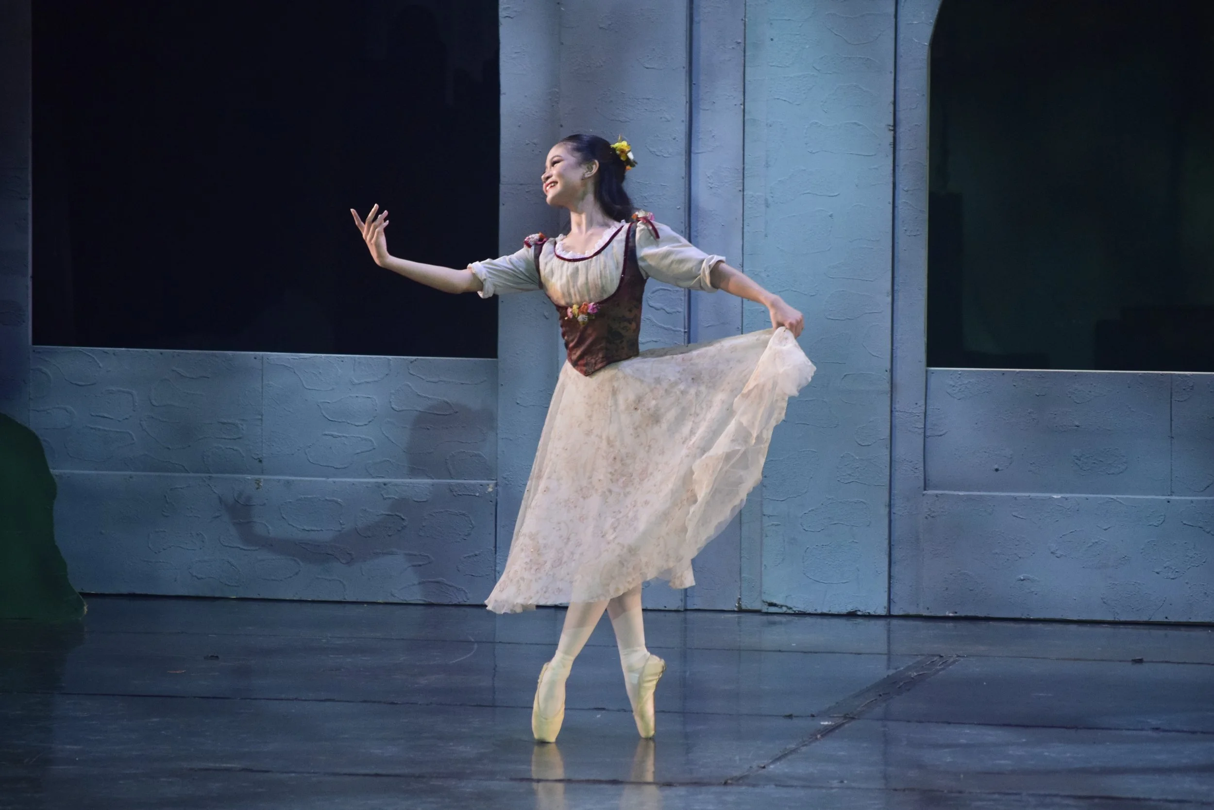 Principal dancer: Shaira Comeros