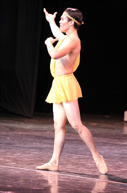    As the male half in the pas de deux  Diane and Acteon  (from  Halo-Halo 2 , 2007), Niño Guevara wears yellow – a color sure to catch the attention of the goddess his character encounters in the forest. Photo by Joel L. Caampued   