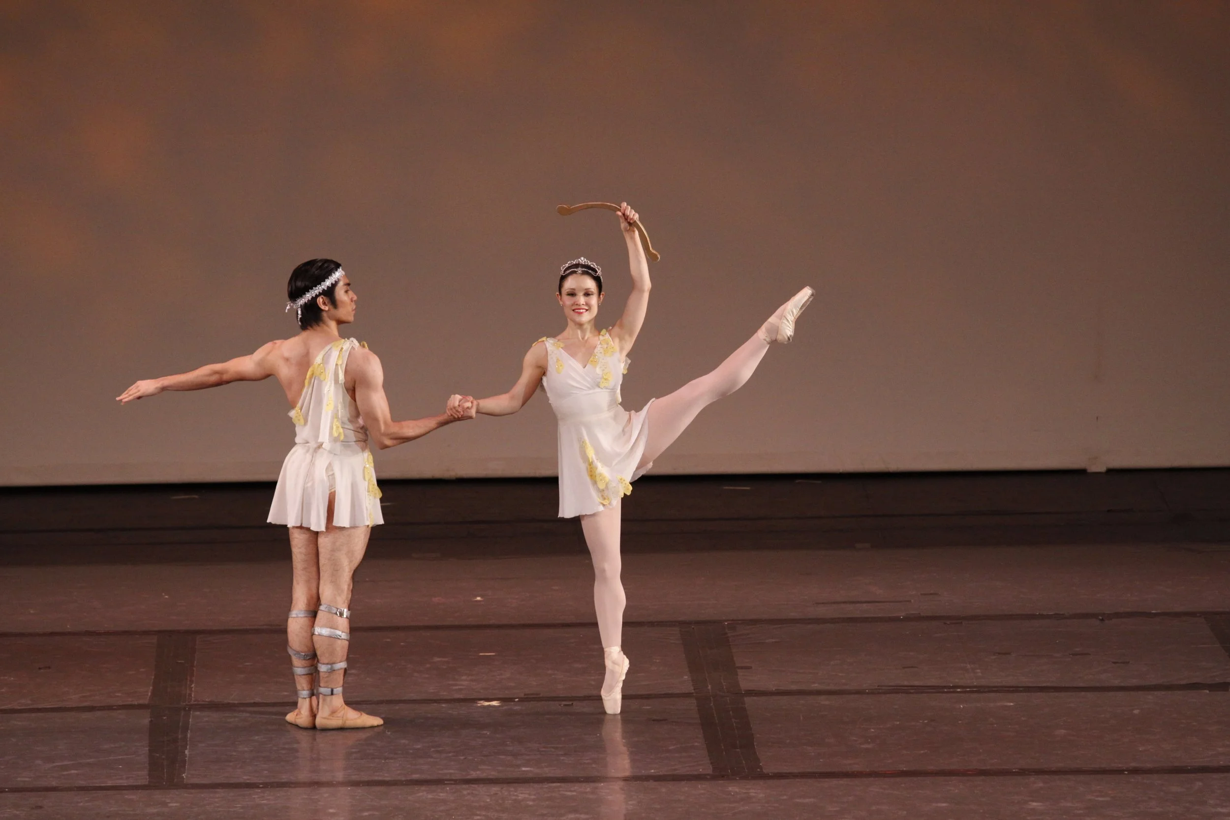    The hunter Acteon (Romeo Peralta) chances upon the goddess of the hunt Diane (Tiffany Chiang-Janolo) and a dance ensues, with her bow becoming a central element as they express themselves through steps and movements. The pas de deux was performed 