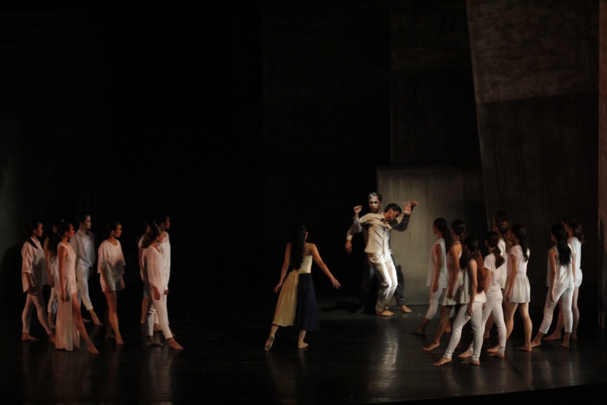    In the People Power and  Spartacus  mash-up that is  Rebel  (2016), choreographed by Martin Lawrance, the death of opposition leader Benigno (Rudy De Dios) awakens the nation symbolized by Inang Bayan (Lisa Macuja Elizalde, back to camera) and ins