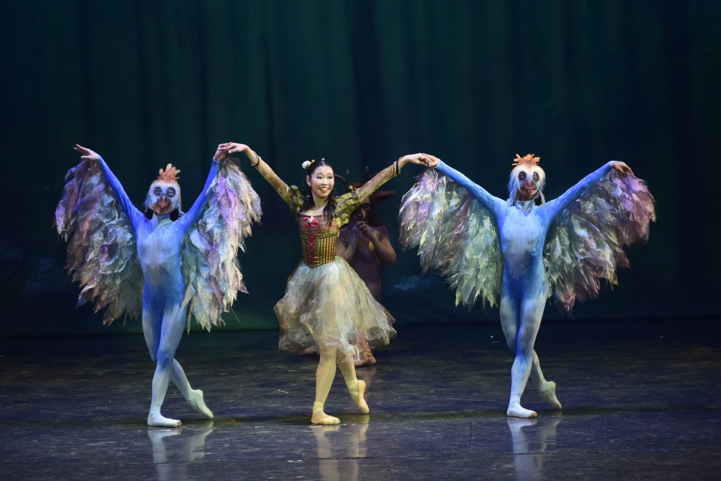    After the Hunter urges her to escape from the Evil Queen, Snow White (Akari Ida) finds herself in the forest. In Lisa Macuja Elizalde’s  Snow White  (2019), the titular character subsequently meets all sorts of beings in the wild including a pair 