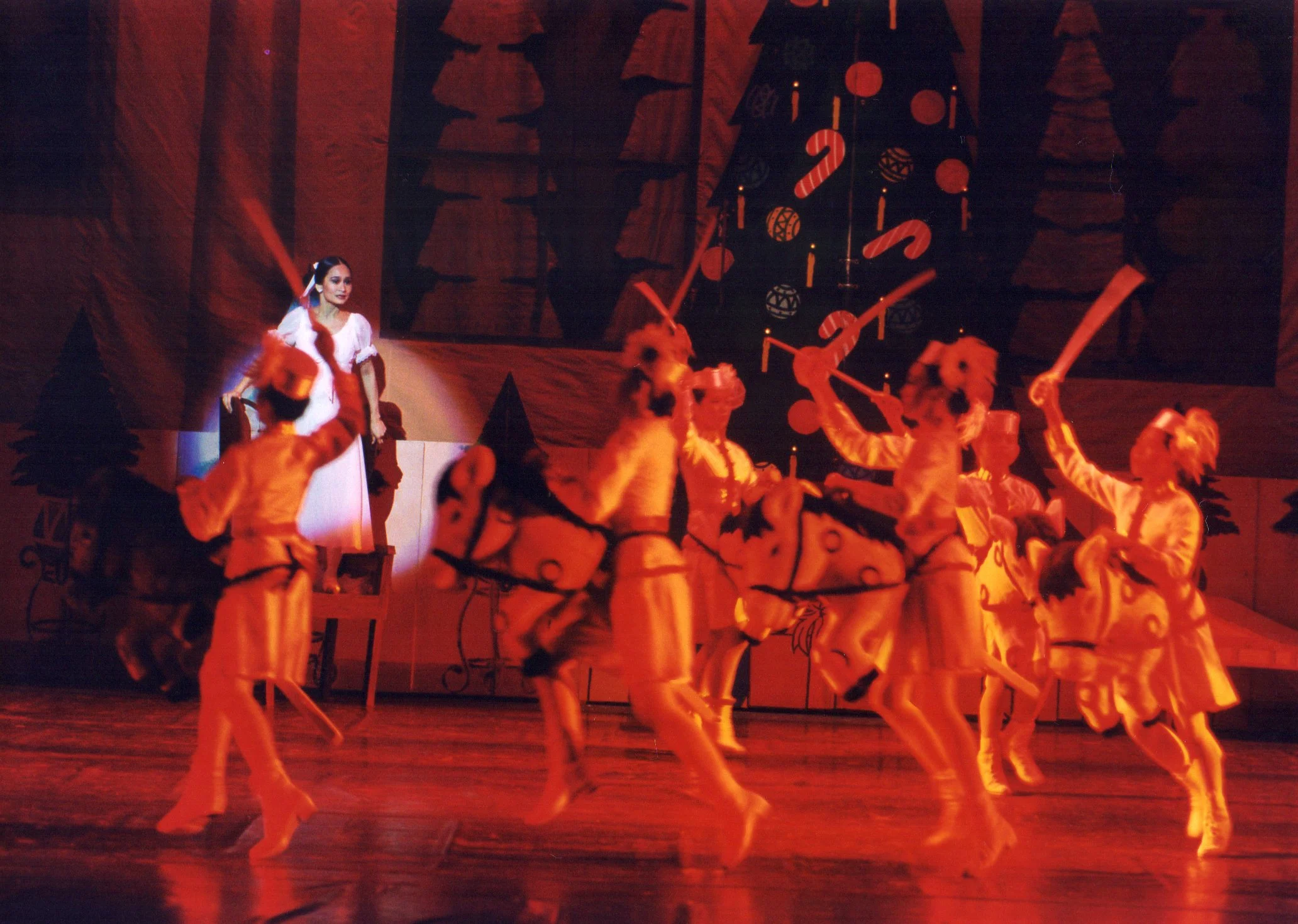    On Christmas Eve, when Masha (Lisa Macuja Elizalde) sneaks downstairs to continue playing with the Nutcracker Doll, she discovers it has come to life, and she soon witnesses a battle between the Nutcracker Prince and the Rat King. The sword-wieldi