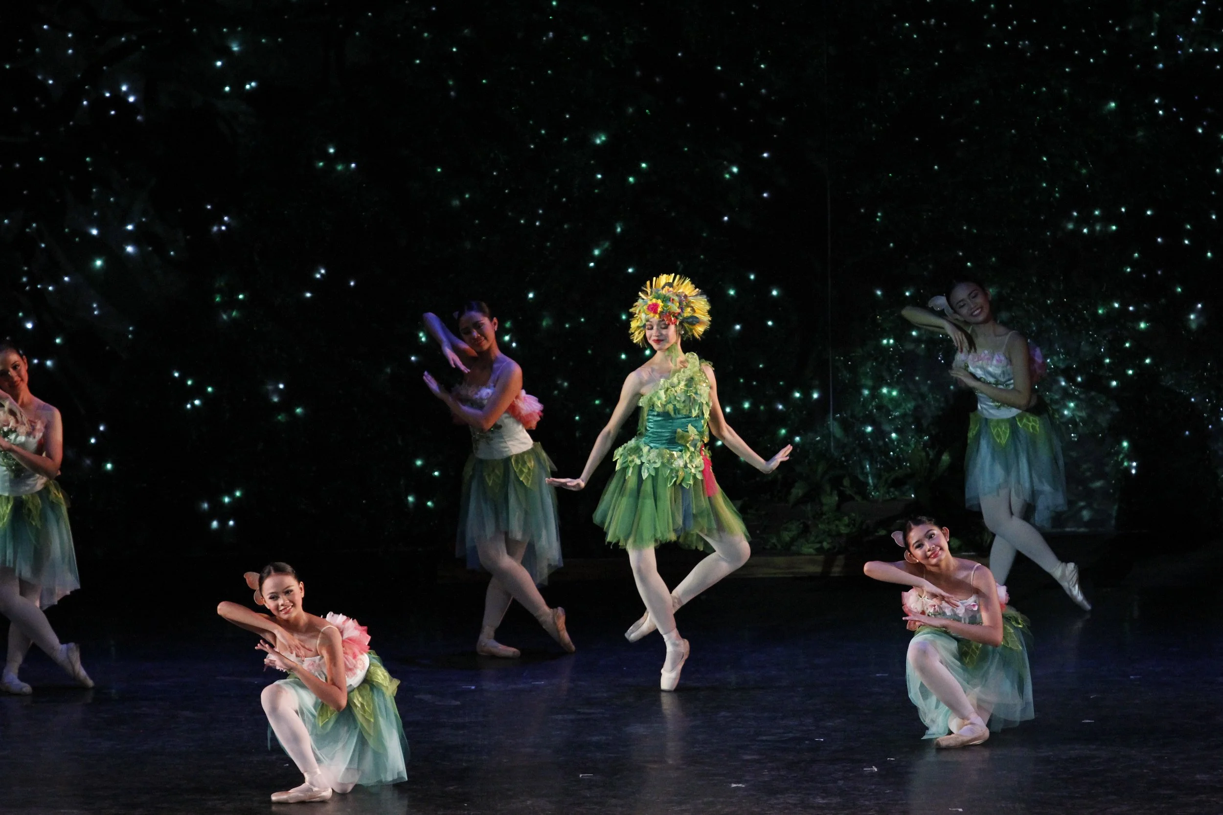    With flowers on her headdress and accenting her green tutu, Tiera (Dawna Reign Mangahas) is every inch the earth fairy in Hazel Sabas-Gower’s  Sinderela  (2012). Tiera communes with the garden spirits in answer to the summons of Tita Nia, the fair