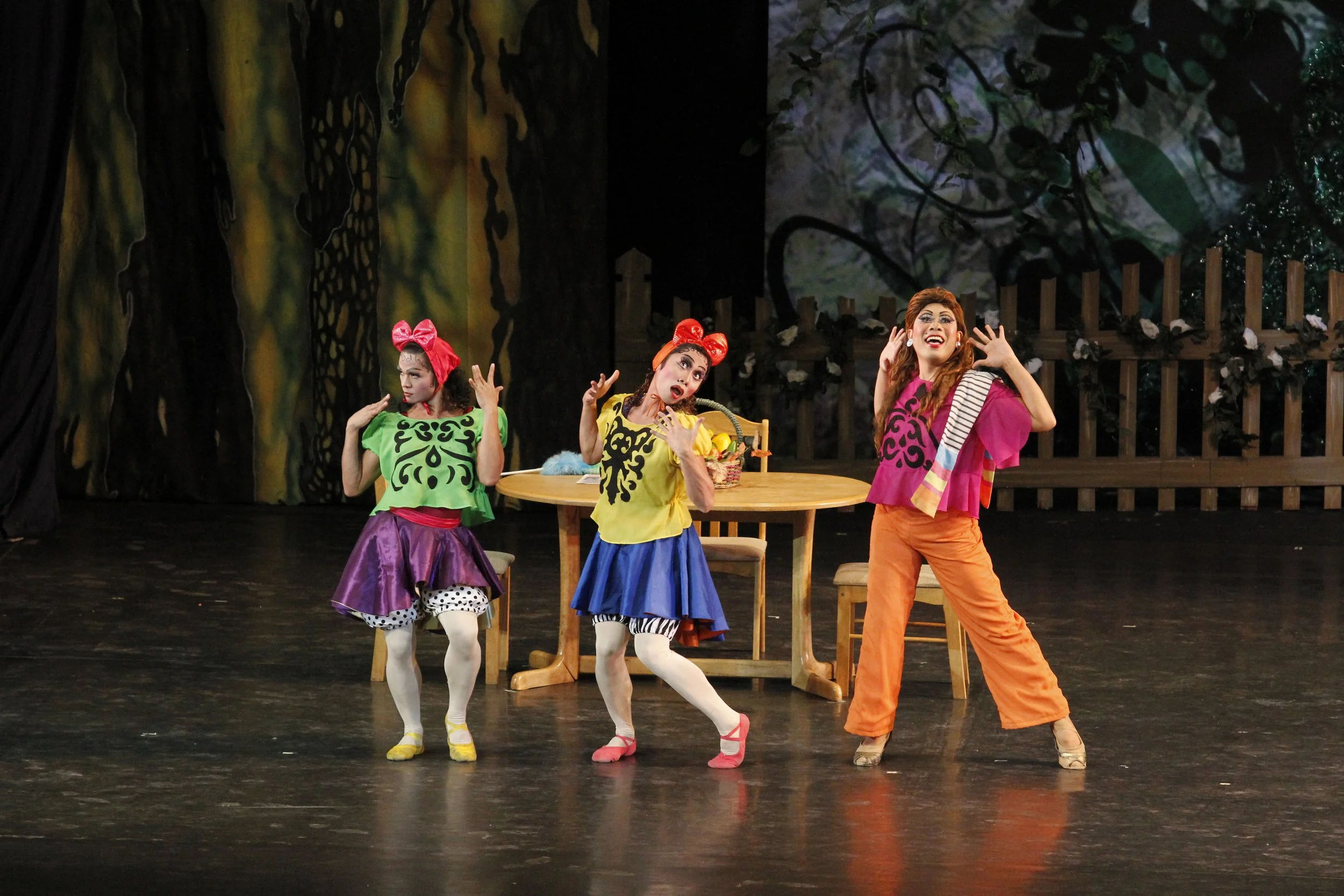    As Traviesa in Hazel Sabas-Gower’s  Sinderela  (2012), Jonathan Janolo (rightmost) is a cruel stepmother to Sinderela. But she is also the over-eager drumbeater of her awkward daughters Avaricia (Gerardo Francisco Jr., left) and Media (Michael Div