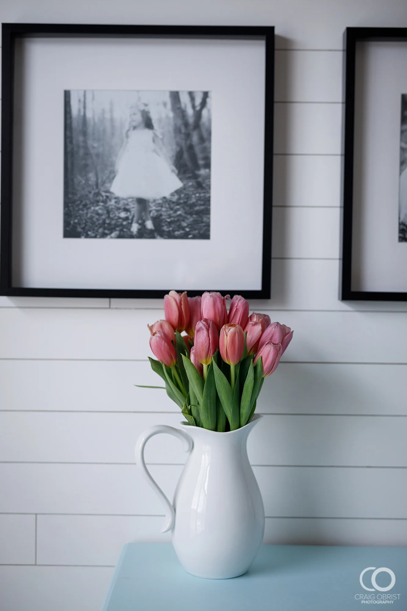 I bought these fresh flowers only for this blog. LOL! I never buy them... I hope to find some fake ones so that I can keep them forever. :)