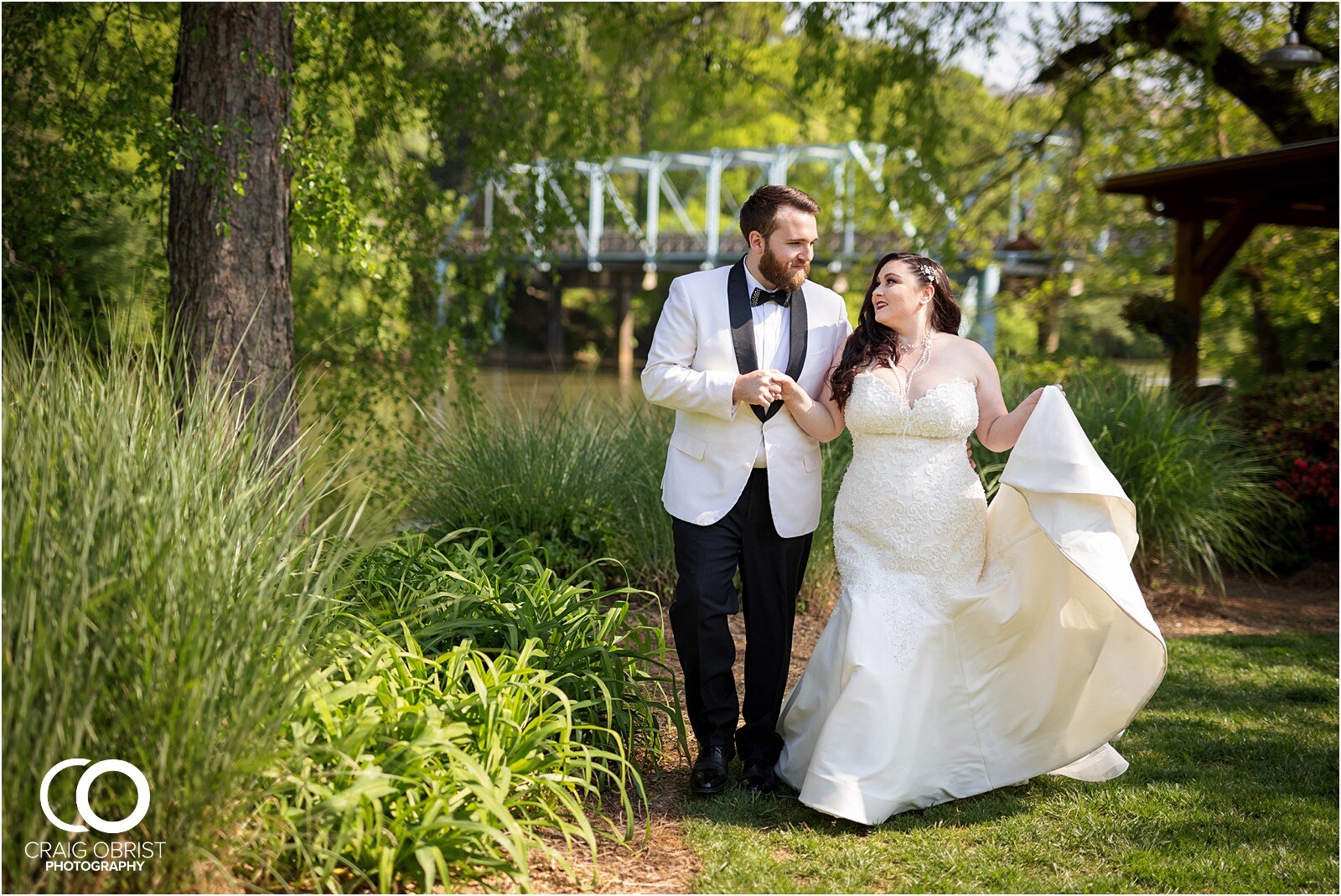 Canoe Restaurant Wedding Bridge Portraits_0019.jpg