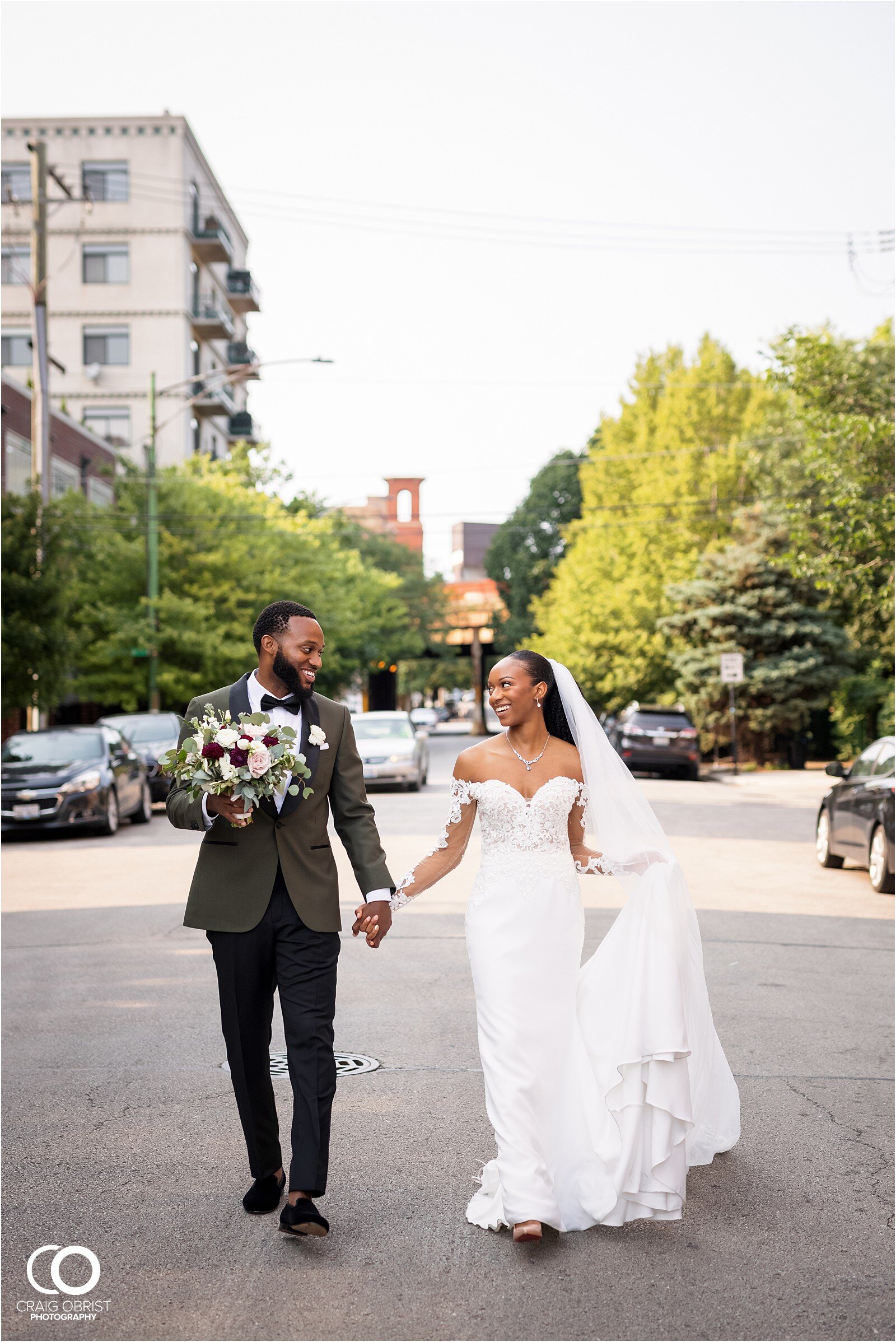 Chicago Magic Mile Michigan Avenue Wedding Portraits Skyline River Galleria Marchetti_0060.jpg