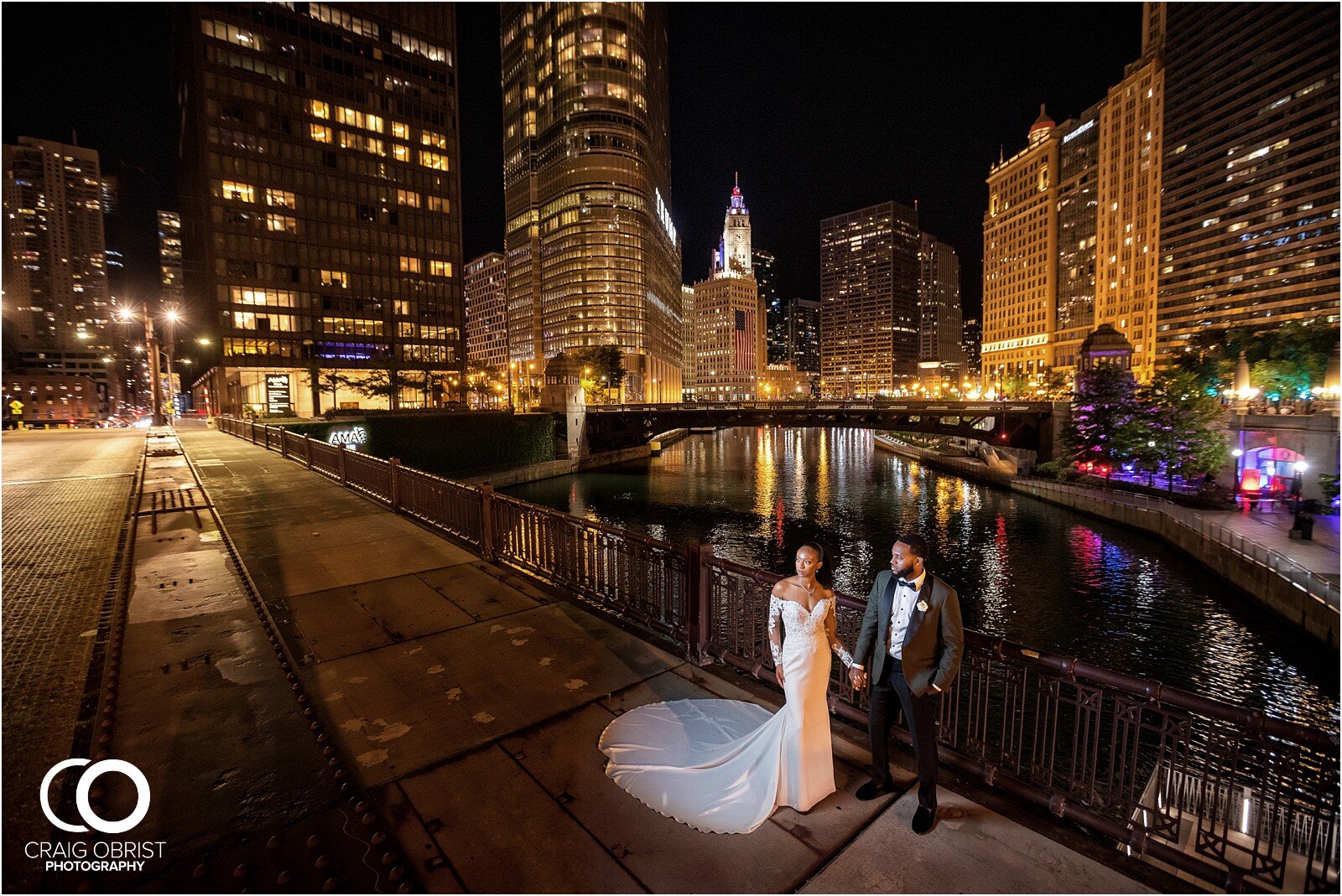 Chicago Magic Mile Michigan Avenue Wedding Portraits Skyline River Galleria Marchetti_0105.jpg
