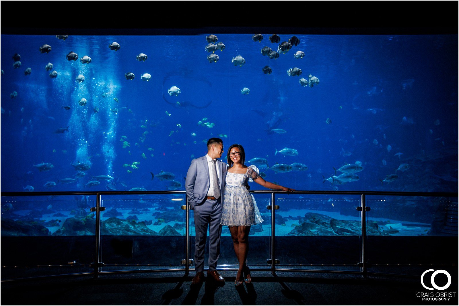 The Georgia Aquarium Atlanta Skyline Engagement Portraits Pictures_0005.jpg