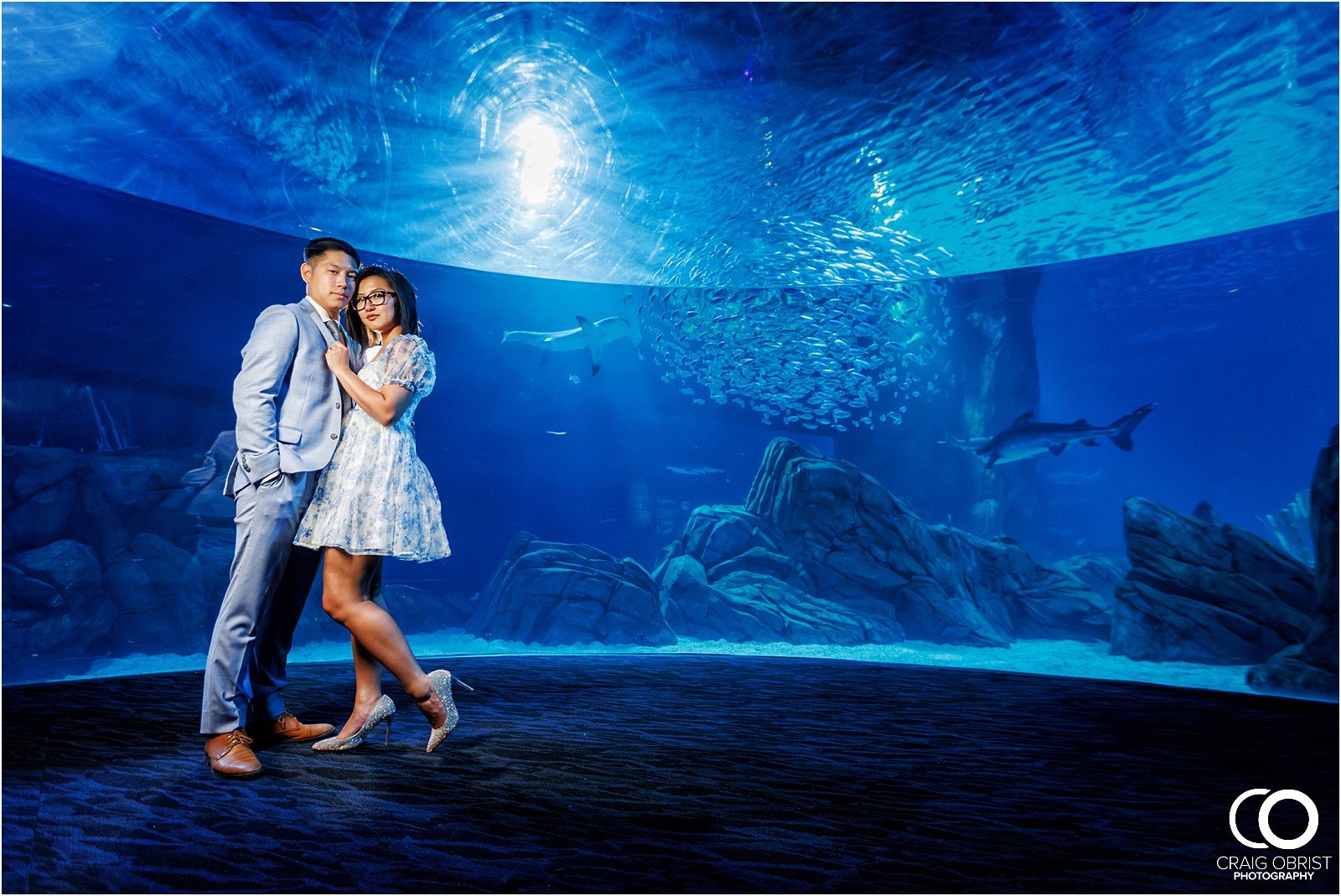 The Georgia Aquarium Atlanta Skyline Engagement Portraits Pictures_0024.jpg