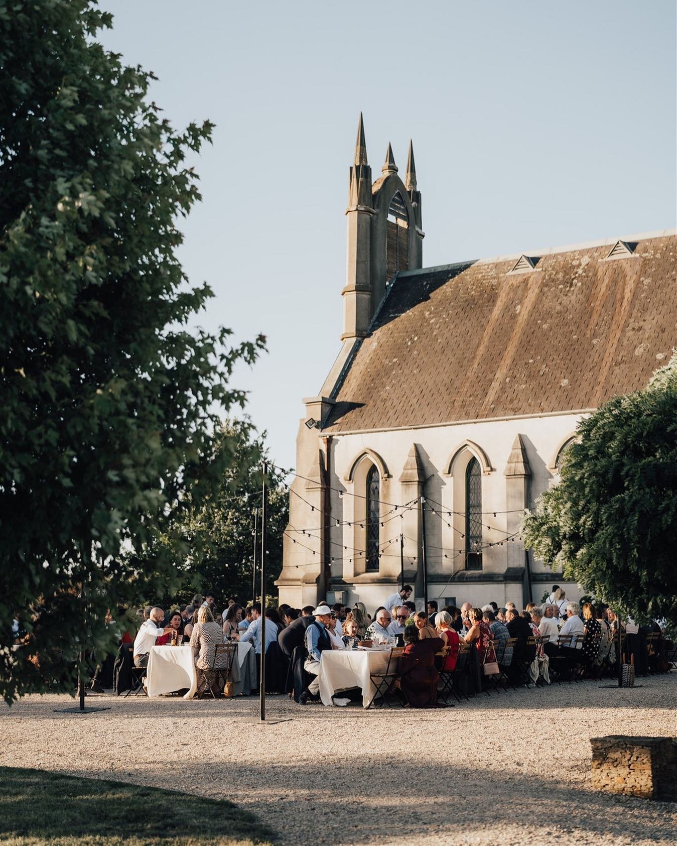 Alfresco celebrations ☀️ after the ceremony followed by aperitifs on the lawn, your guests can enjoy sunlit grazing into the afternoon &amp; fairy-lit dancing after dark, beneath the stars ✨ 
⠀⠀⠀⠀⠀⠀⠀⠀⠀
Photographed by @rick_liston