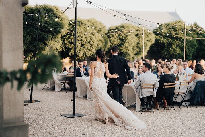 Lovers rejoining the party after dreamy portraits around the property ☀️ 
⠀⠀⠀⠀⠀⠀⠀⠀⠀
⠀⠀⠀⠀⠀⠀⠀⠀⠀
⠀⠀⠀⠀⠀⠀⠀⠀⠀
⠀⠀⠀⠀⠀⠀⠀⠀⠀
Photographed by @rick_liston