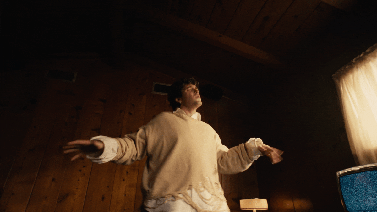 LAUV - Love You Like That.gif