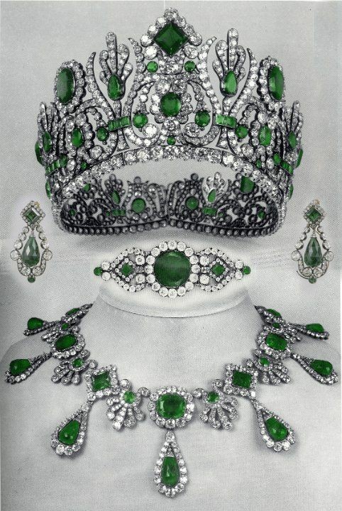 emerald-diamond-parure-belonging-to-marie-louise.jpg
