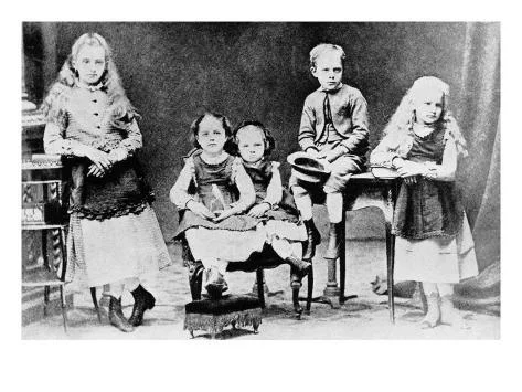 marie-curie-as-a-child-with-her-brother-and-sisters_i-G-38-3844-AZWYF00Z.jpg