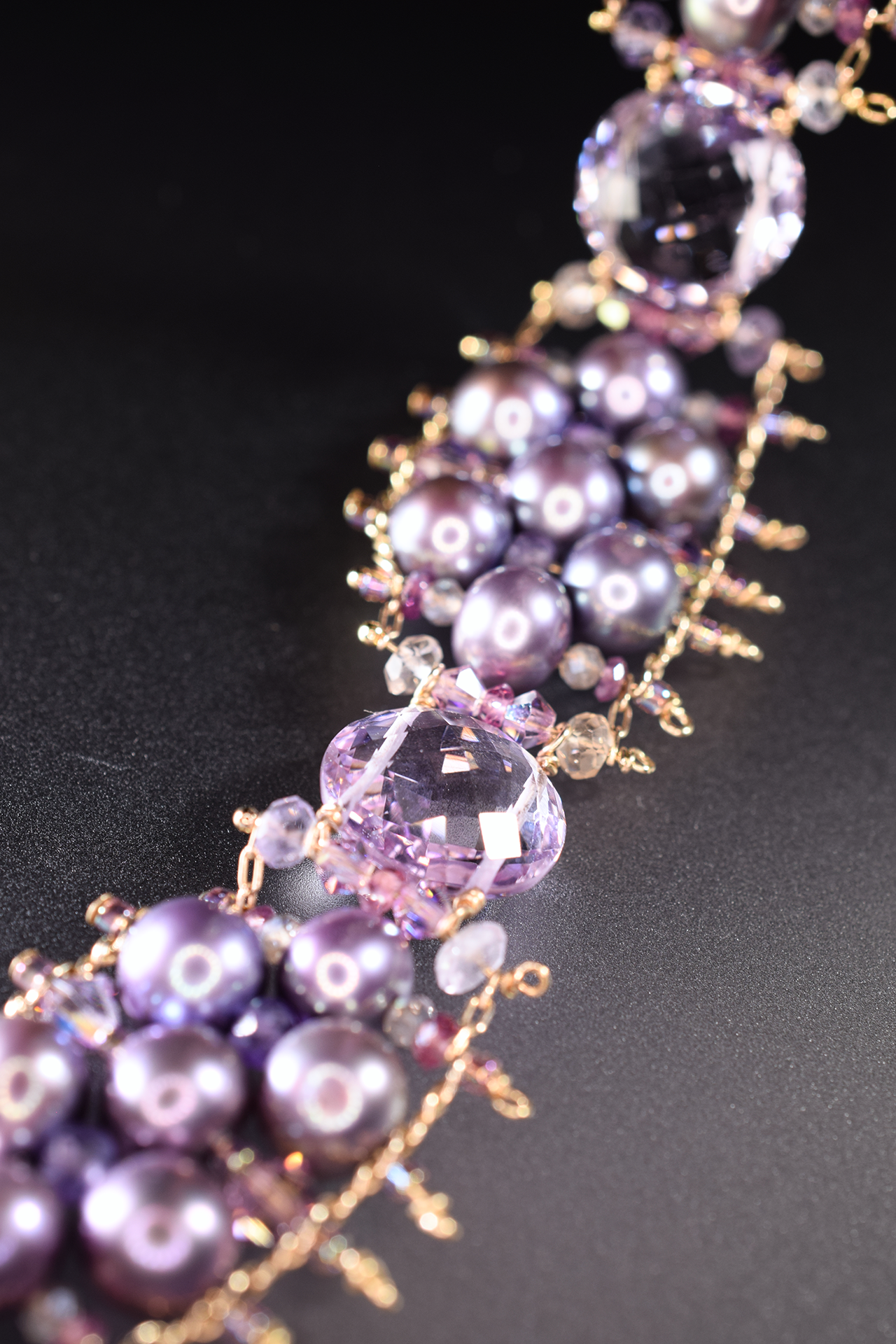 details of a pearl and pink amethyst bracelet
