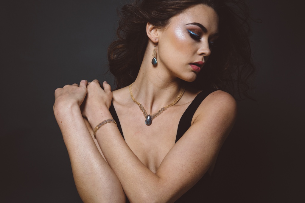model wearing labradorite pendant and woven link chain