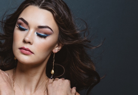 model wearing labradorite briolette gold chain link drop earrings