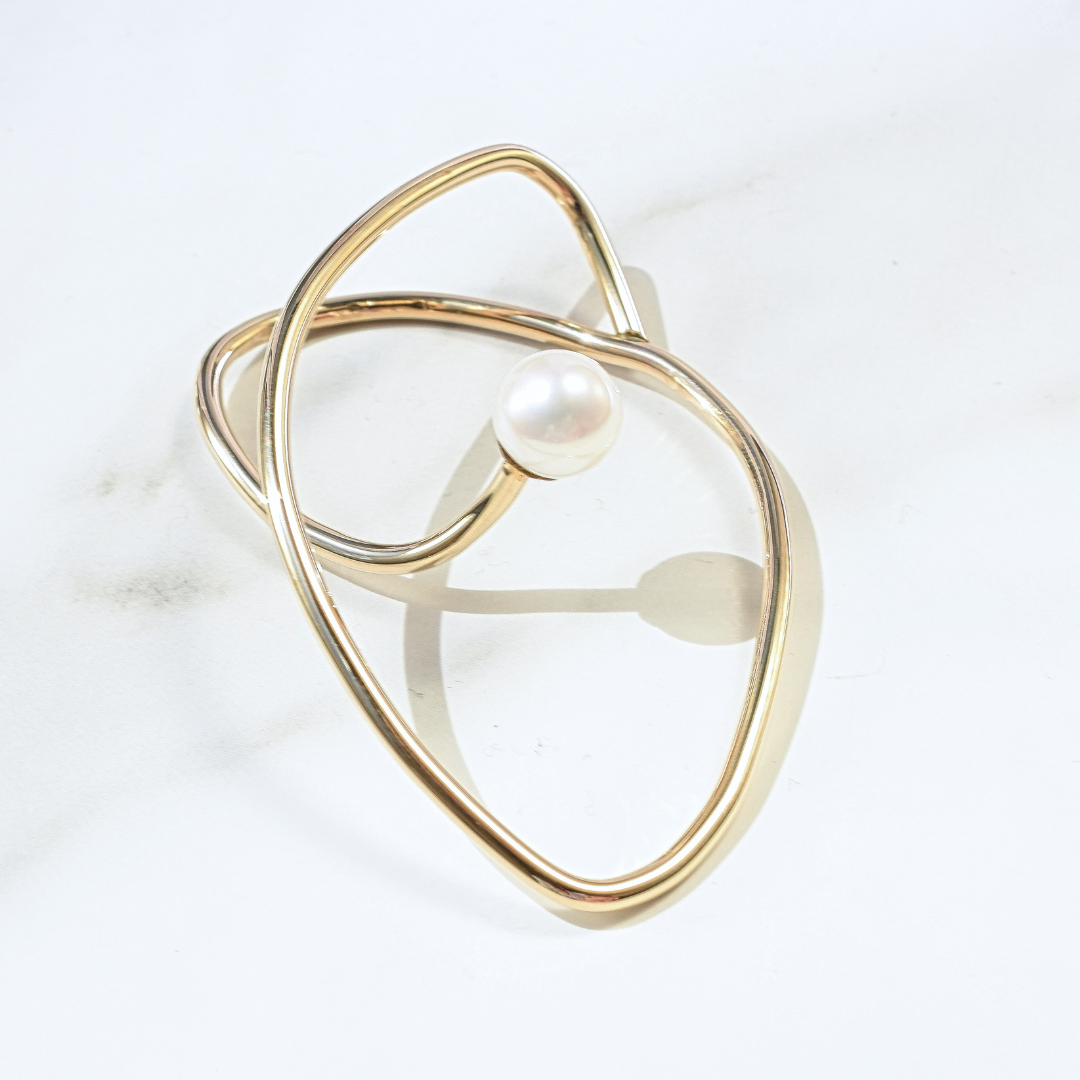 single pearl gold ear cuff (6).png