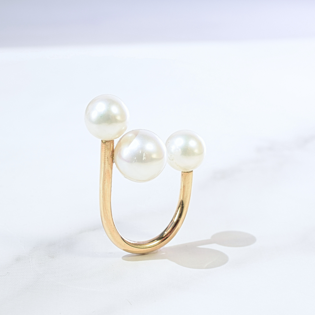 etailed view of the Statement Gold Three Pearl Floating Illusion Ring's setting, focusing on the precision and beauty of its floating illusion