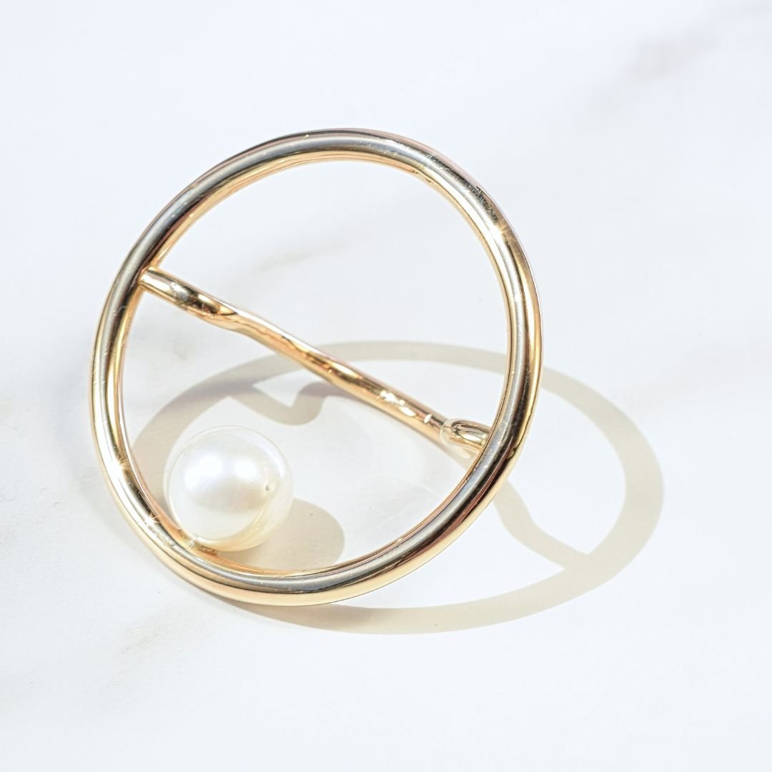 Side view of the minimalist open circle gold ring with pearl, illustrating the unique open circle design and how the pearl appears to float