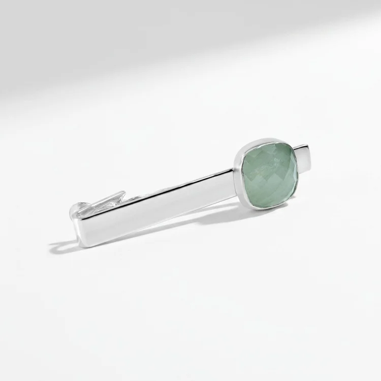 The pale green tie bar from the side