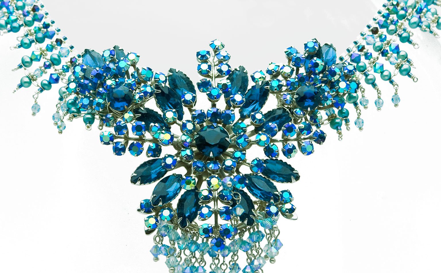 Vintage teal and sapphire rhinestone bib necklace