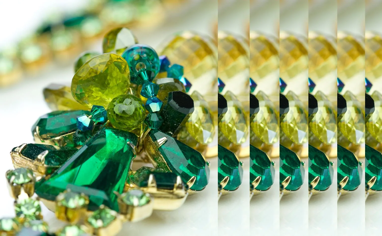 Emerald and olive crystal set into a gold-tone linked collar 