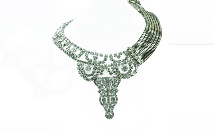 Rhinestone collar necklace with a mesh band and a tapered drop