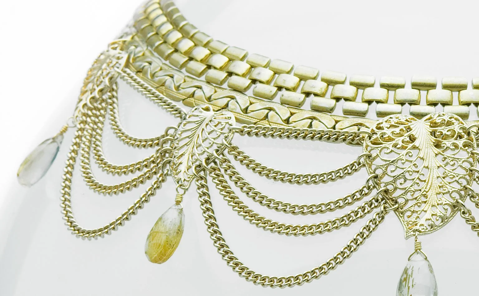 Gold mesh collar with swagged chain and faceted drops