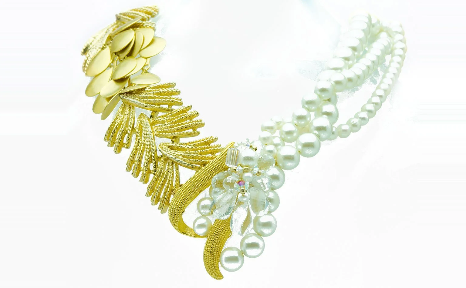Gold leaf collar necklace strung with pearls 
