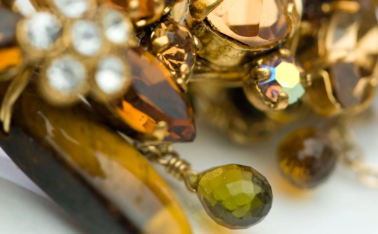 etail of amber and topaz crystal with an olive briolette drop 