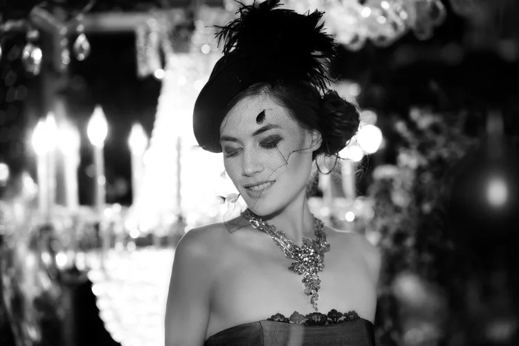 Black and white landscape: a model among chandeliers