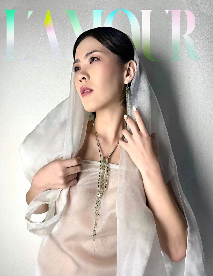 L'AMOUR cover variant: the model in a white veil with an Andrea Li lariat