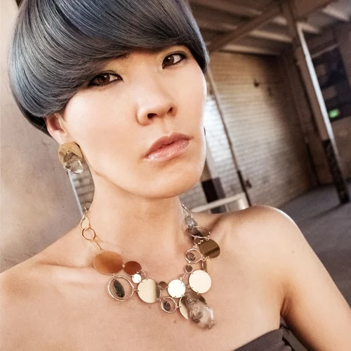 A model wearing an Andrea Li collar necklace that frames her face