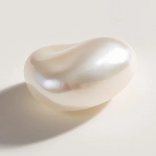 Akoya keshi pearl macro