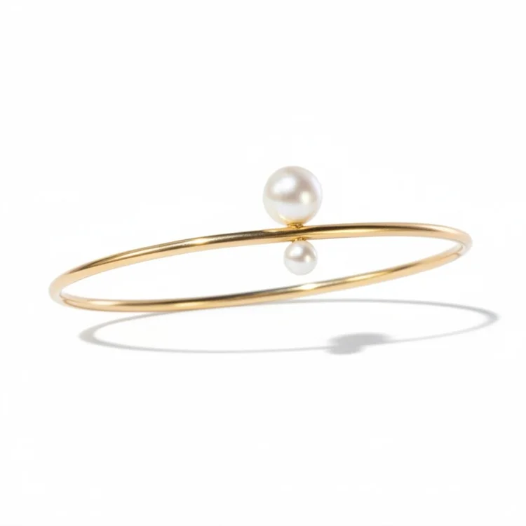 Minimal gold bangle with a pearl