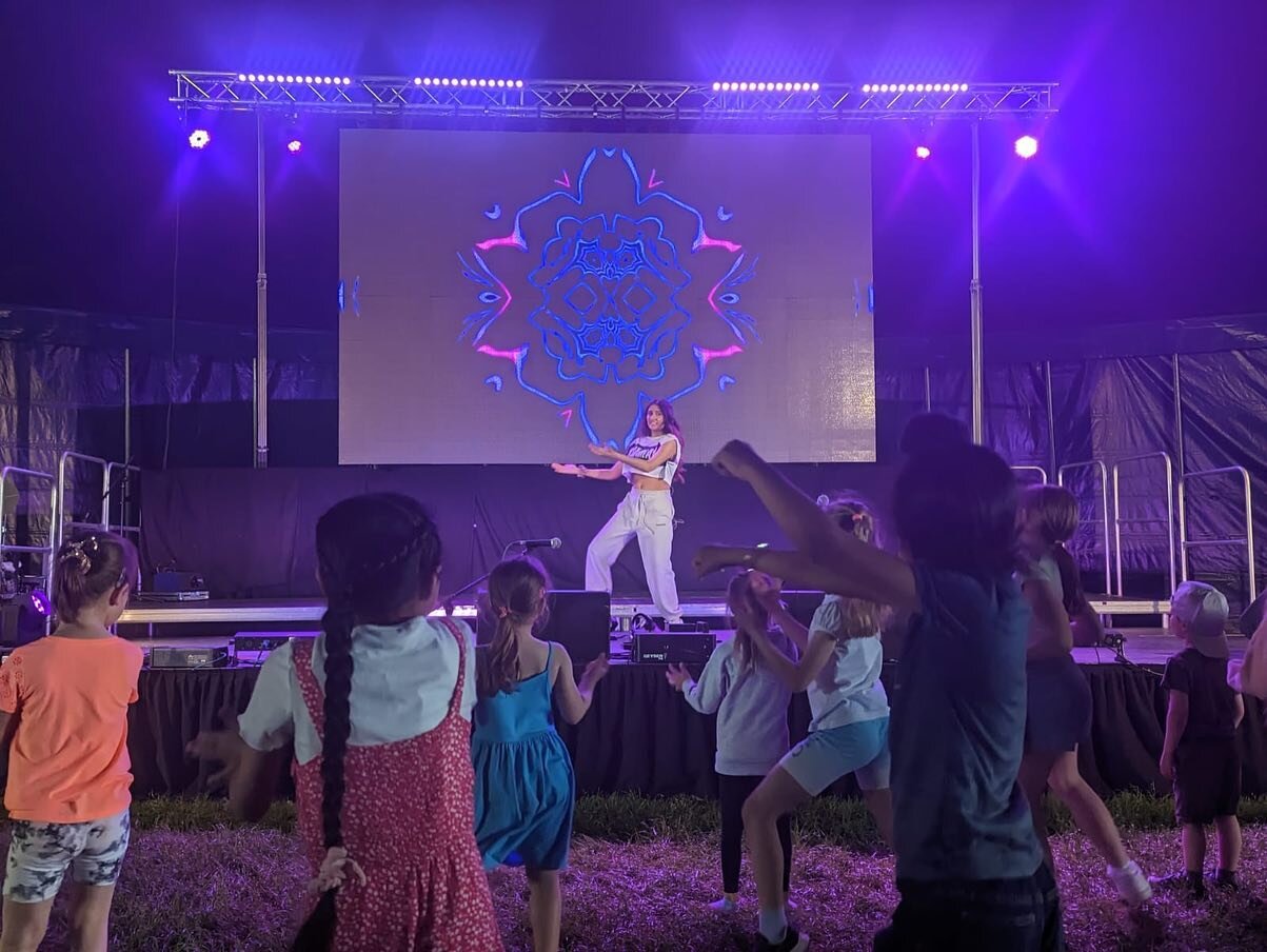 We had a fantastic afternoon at @pborocelebratesfest bringing @shiamakmidlands instructor Tiana and her energetic, fun Bollywood dance class to the festival! 

ALT TEXT: Image 1 shows a dance class, in the background is instructor Tiana, she is a sou