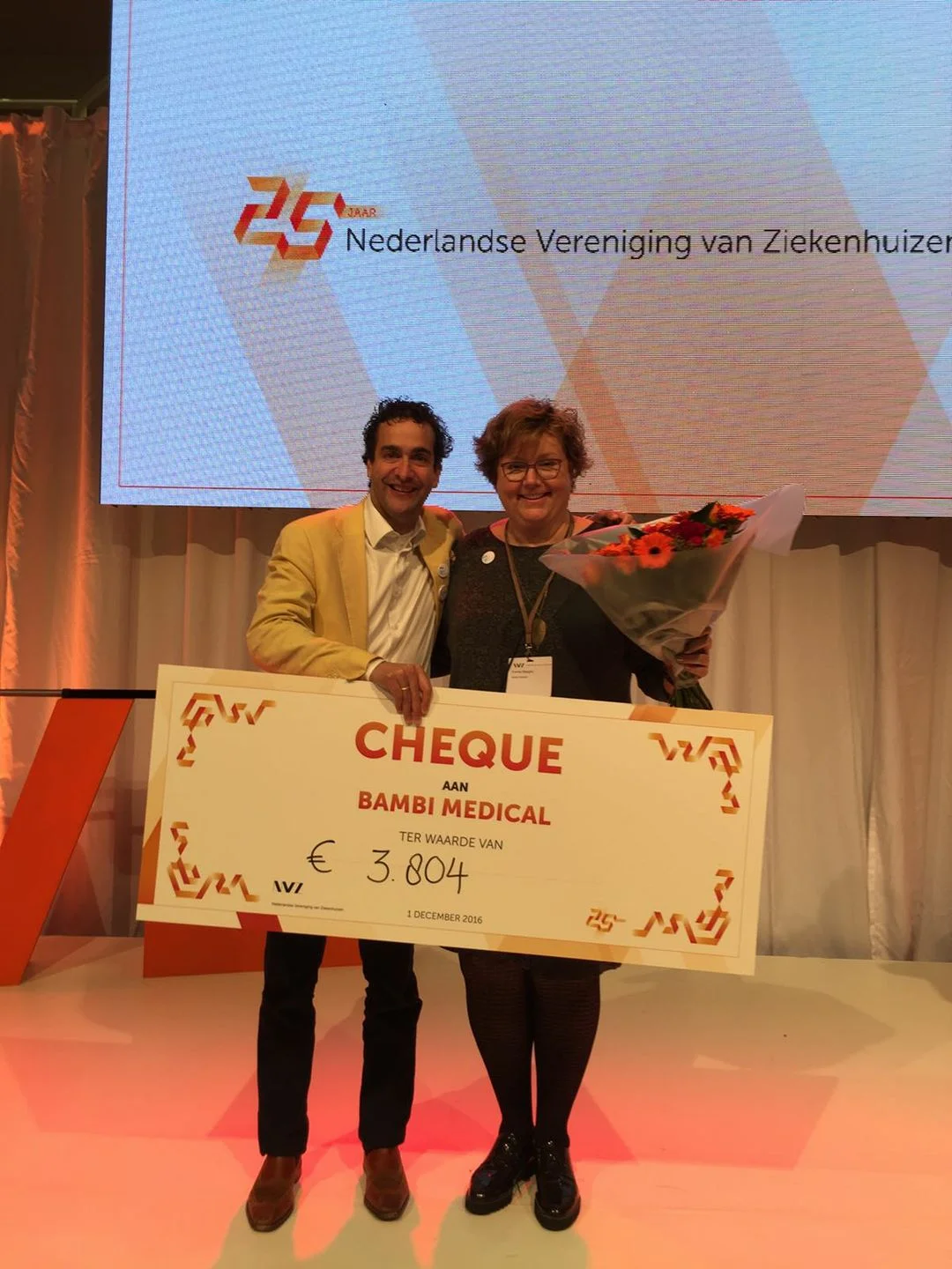 CEO and CMO of Bambi Medical after winning the price at the Dutch Hospital Association's conference
