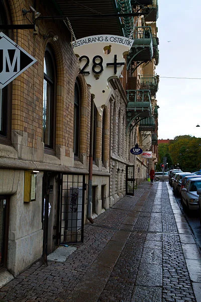 400px-Restaurant_28+.jpg