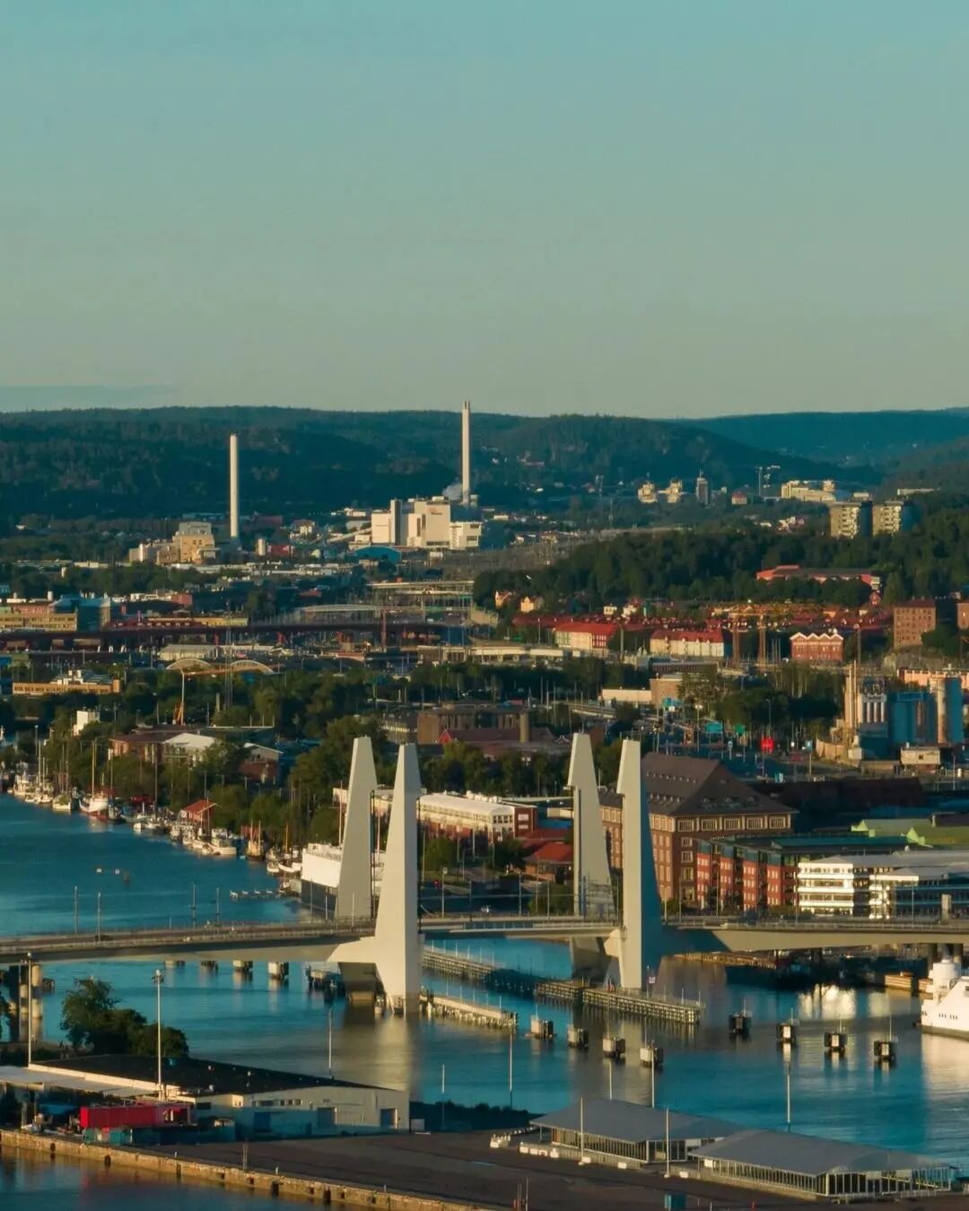 River city by @sweden.from.above - thanks for the tag👌
.
.
.
.
#panorama #gebege #hisingen #gothenburg #sweden #g&ouml;teborg #rivercity #bluesky