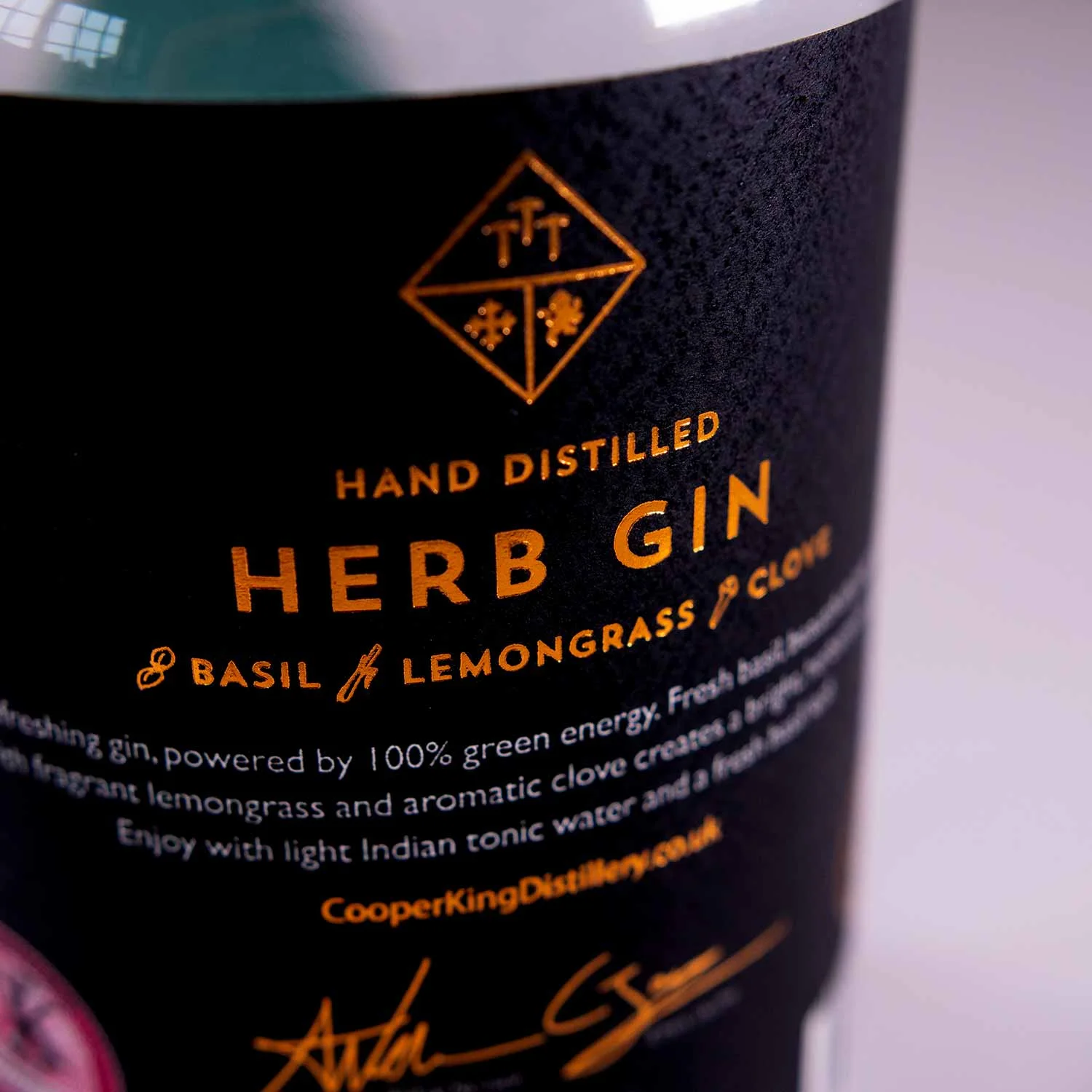 cooper-king-herb-gin-back-close-small.jpg