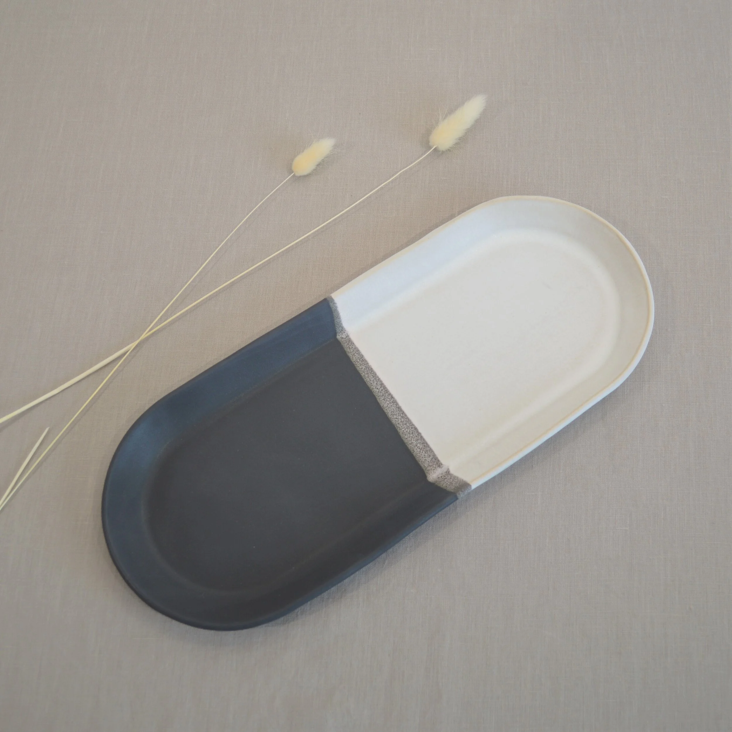 MONOCHROME MEDIUM PLATTER