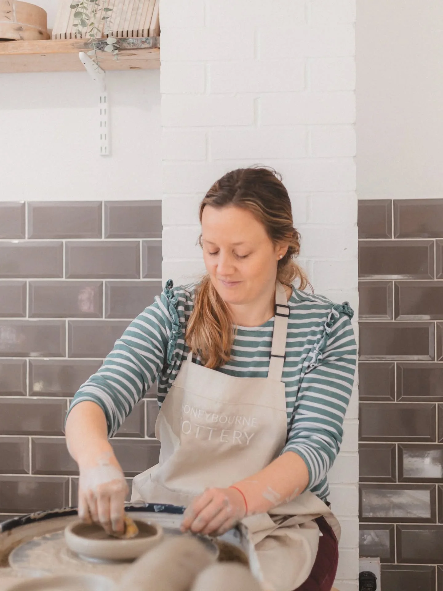 Stop scrolling. This is your sign to slow down ✨
Hands on clay, quiet focus, and a few hours just for you.

Beginner-friendly. All welcome.

Tap the link in our bio to book your spot 🤍

#NorthCotswolds
#LearnPottery
#MindfulLiving
#CreativeReset
#Po