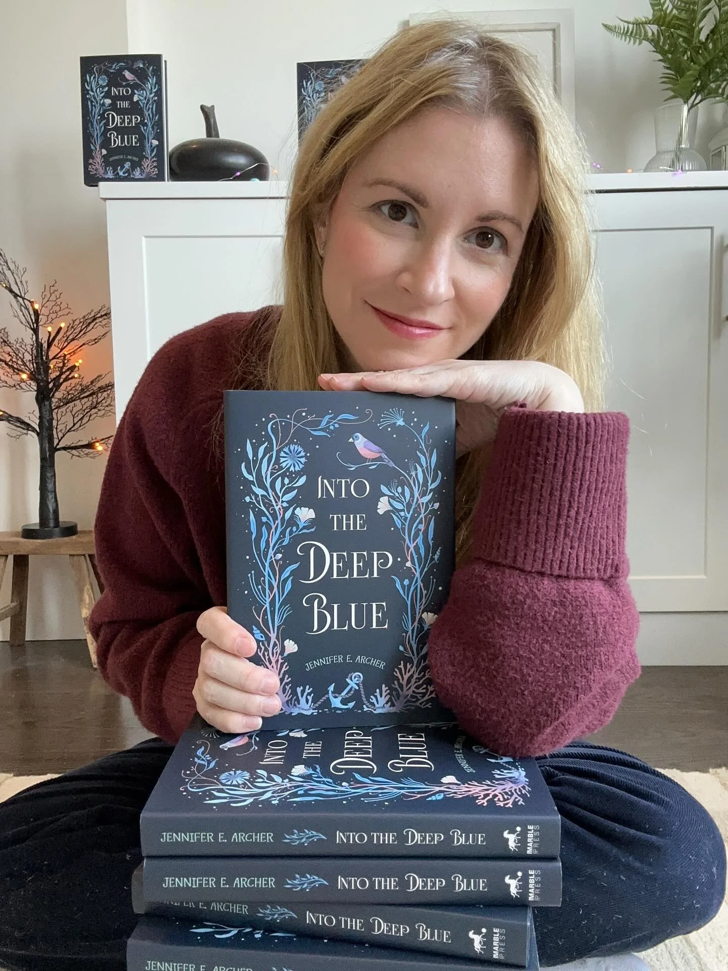Happy Release Week!!! 🎉 Into The Deep Blue is officially out in the world! And what a week it&rsquo;s been. 

I&rsquo;m beyond overwhelmed by all of your beautiful messages, and all of your support. THANK YOU doesn&rsquo;t even begin to cover my imm